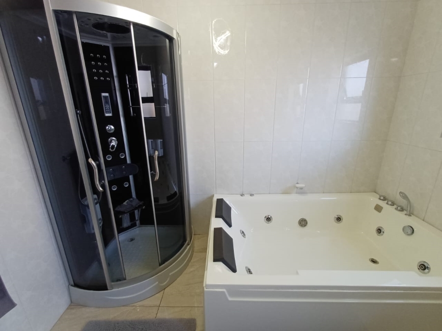 5 Bedroom Property for Sale in Xanadu Eco Park North West